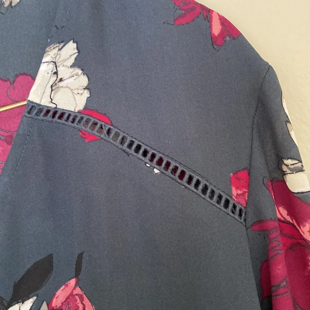 Maurices floral blouse, size medium - Picture 6 of 7